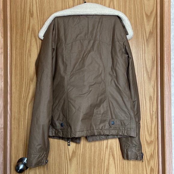 Bench Jacket - Picture 9 of 12